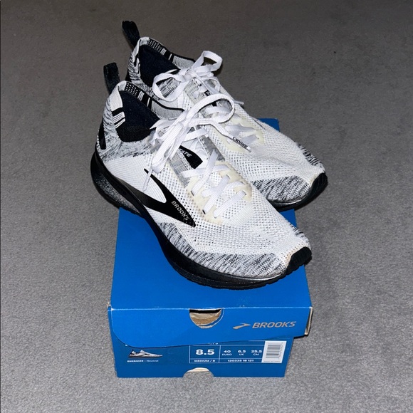 Brooks Levitate 4 - Picture 1 of 3